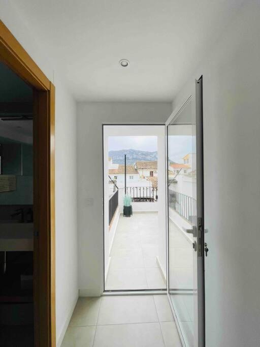 Attic Apartment In Old Town Дения Экстерьер фото